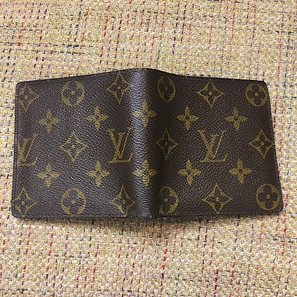 LOUIS VUITTON LV Monogramed Bifold Wallet CA0092 COMES WITH: LV Dust Bag - Picture 17 of 17